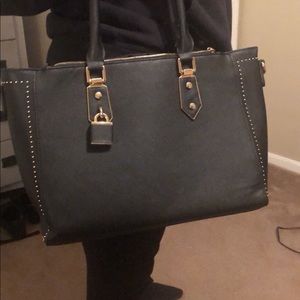 Purse. No name.